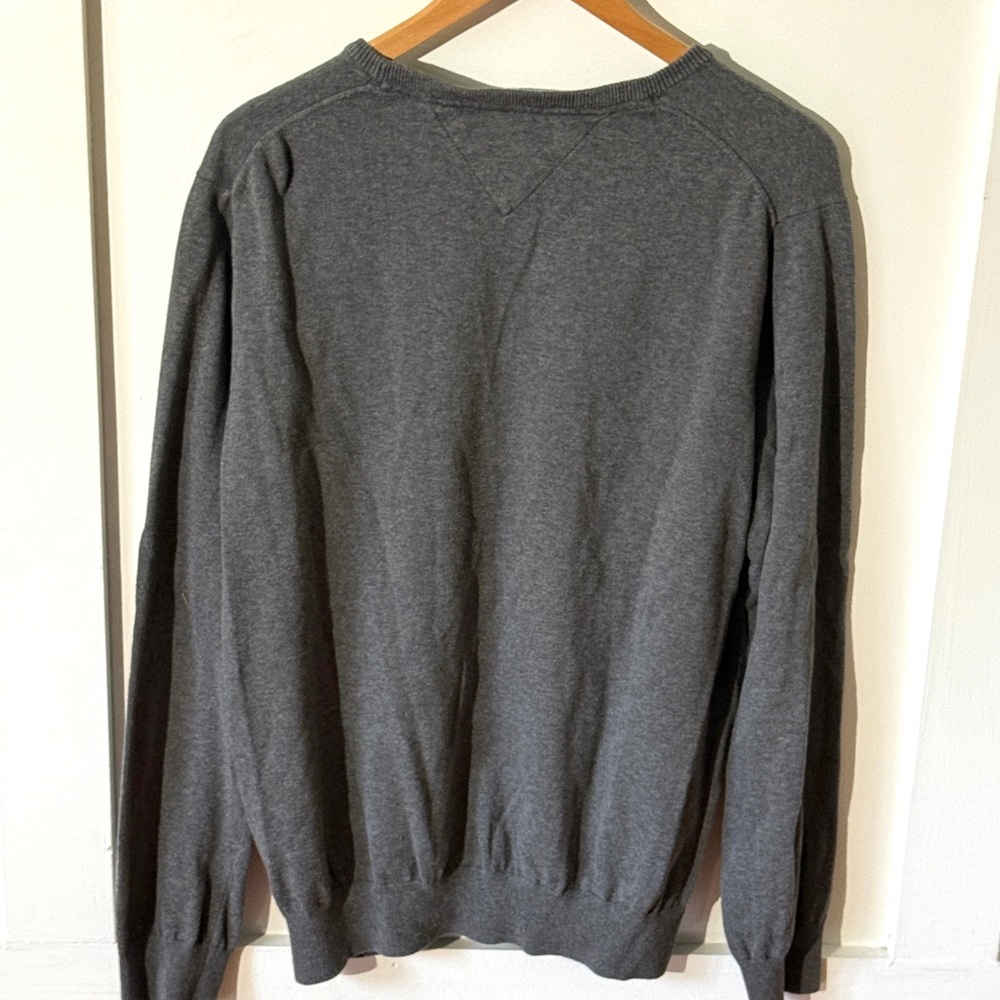 Tommy Hilfiger Classic Gray Crew Neck Sweater - Picture 2 of 3